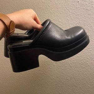Vintage 1990s / Y2k Steve Madden platform clogs, size 7.5